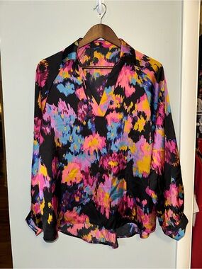 Women's Multicolor Abstract Print V-Neck Blouse size medium